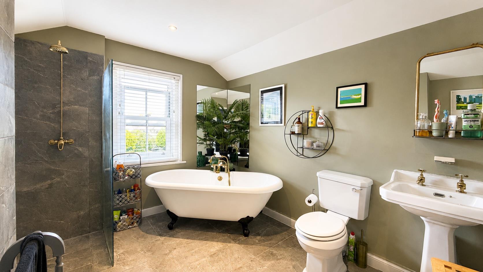 2 bed property in Church Street, Willingdon Village